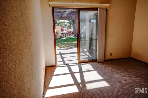 Bedroom - 28881 Shannon Ct #8, Tehachapi, CA 93561 photo 1 of 4