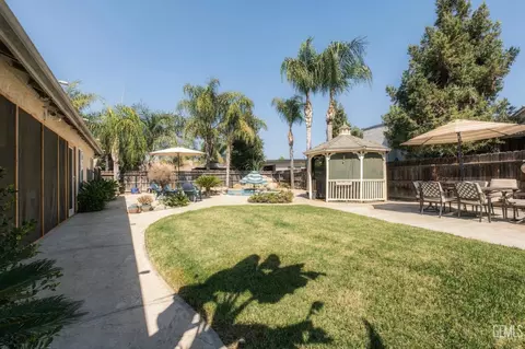 Exterior - 3832 N Carson St, Visalia, CA 93291 photo 8 of 11