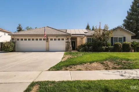 Exterior - 3832 N Carson St, Visalia, CA 93291 photo 2 of 11