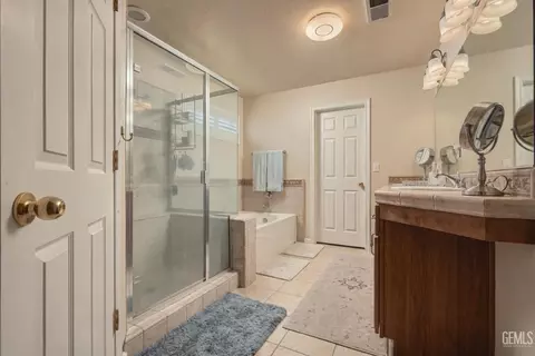 Bath - 3832 N Carson St, Visalia, CA 93291 photo 2 of 4