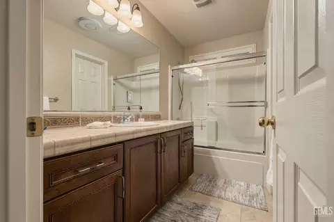 Bath - 3832 N Carson St, Visalia, CA 93291 photo 3 of 4