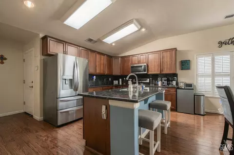 Kitchen - 3832 N Carson St, Visalia, CA 93291 photo 2 of 3