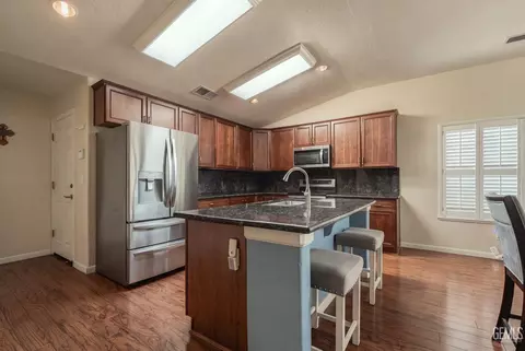Kitchen - 3832 N Carson St, Visalia, CA 93291 photo 1 of 3