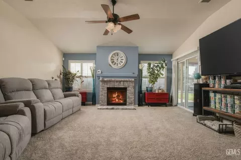 Living - 3832 N Carson St, Visalia, CA 93291 photo 2 of 2