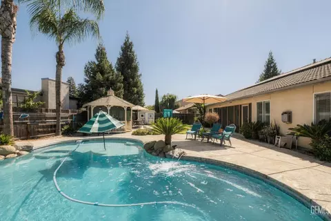 Exterior - 3832 N Carson St, Visalia, CA 93291 photo 4 of 11