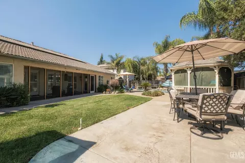 Exterior - 3832 N Carson St, Visalia, CA 93291 photo 7 of 11