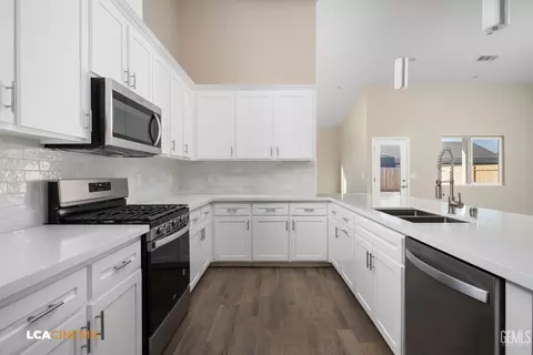 Kitchen - 626 Sammy Way, Shafter, CA 93263 photo 1 of 1