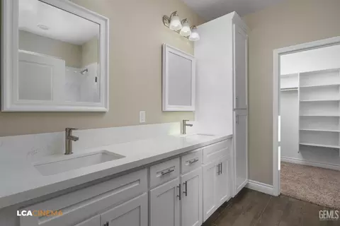 Bath - 626 Sammy Way, Shafter, CA 93263 photo 1 of 2
