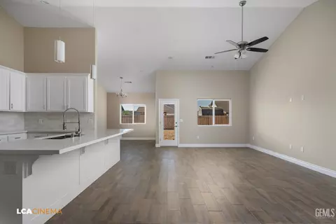 Living - 626 Sammy Way, Shafter, CA 93263 photo 1 of 2