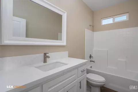 Bath - 626 Sammy Way, Shafter, CA 93263 photo 2 of 2