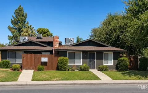 2824 N Half Moon Dr, Bakersfield, CA 93309