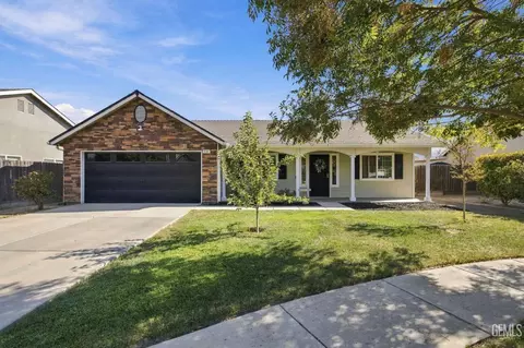 3068 S Foster Ct, Tulare, CA 93274