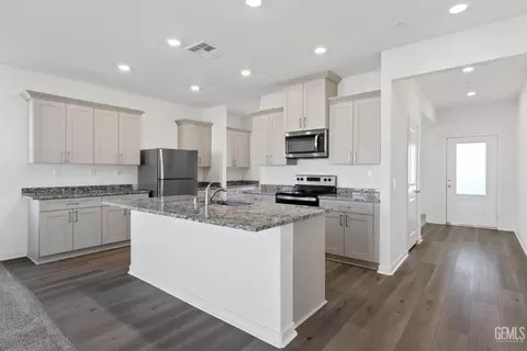 7508 Rambutan Pl, Bakersfield, CA 93313 photo 3