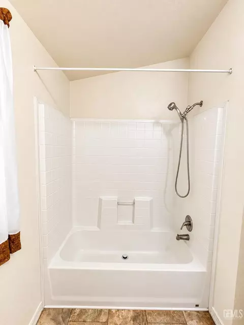Bath - 4501 King Arthur Ct, Bakersfield, CA 93301 photo 4 of 4