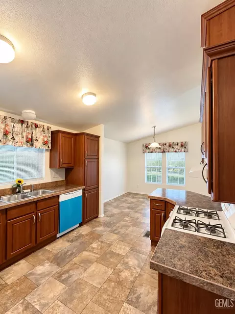 Kitchen - 4501 King Arthur Ct, Bakersfield, CA 93301 photo 2 of 2