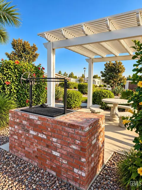 View/Area - 4501 King Arthur Ct, Bakersfield, CA 93301 photo 2 of 2