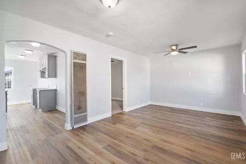 Entry Way - 19715 Guthrie Dr, Strathmore, CA 93267 photo 4 of 9