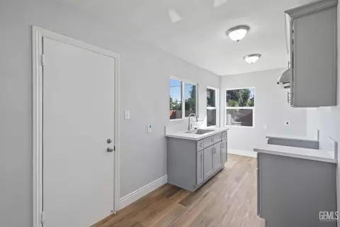 Entry Way - 19715 Guthrie Dr, Strathmore, CA 93267 photo 6 of 9