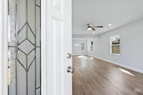 Entry Way - 19715 Guthrie Dr, Strathmore, CA 93267 photo 1 of 9