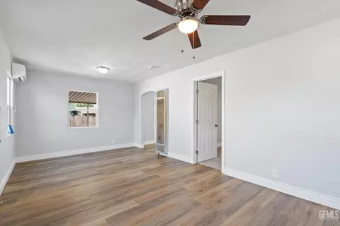 Entry Way - 19715 Guthrie Dr, Strathmore, CA 93267 photo 5 of 9