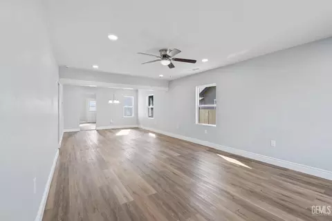 Living - 19715 Guthrie Dr, Strathmore, CA 93267 photo 1 of 5
