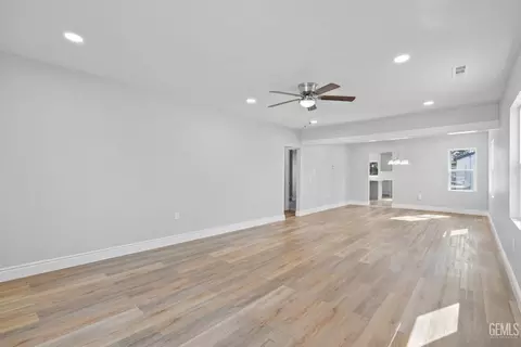 Living - 19715 Guthrie Dr, Strathmore, CA 93267 photo 2 of 5