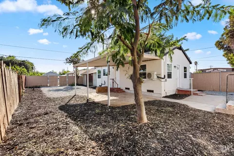 Exterior - 19715 Guthrie Dr, Strathmore, CA 93267 photo 2 of 3