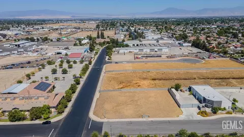 5100 Pampas Ln, Bakersfield, CA 93313