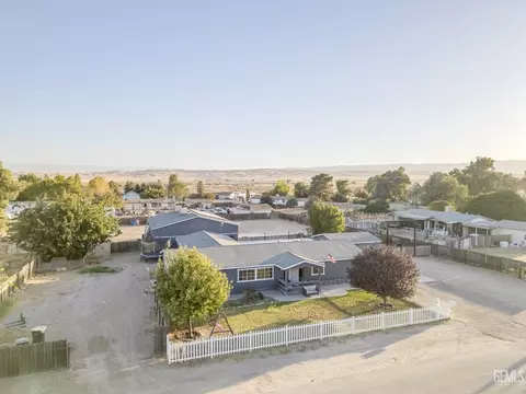 View/Area - 28109 Chaparral Ave, Taft, CA 93268 photo 5 of 7