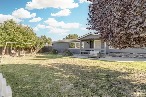 Exterior - 28109 Chaparral Ave, Taft, CA 93268 photo 3 of 17