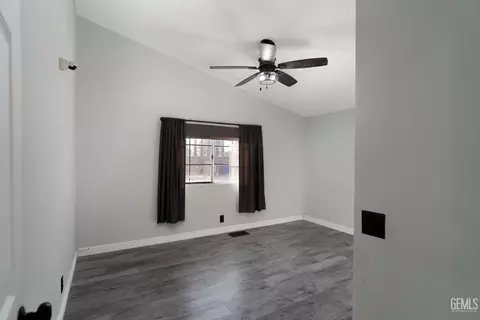 Entry Way - 28109 Chaparral Ave, Taft, CA 93268 photo 2 of 2