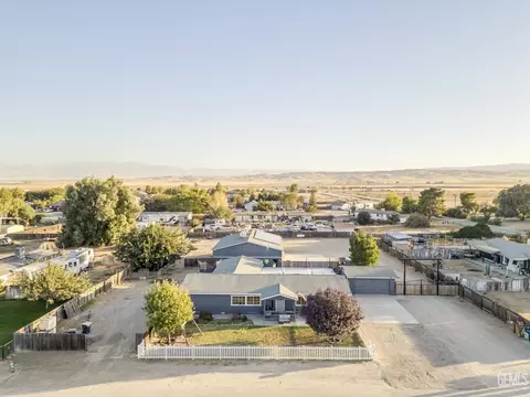 View/Area - 28109 Chaparral Ave, Taft, CA 93268 photo 6 of 7