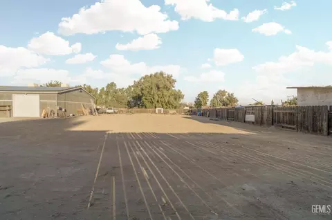 Exterior - 28109 Chaparral Ave, Taft, CA 93268 photo 9 of 17