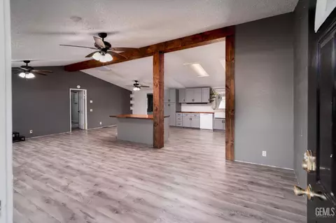 Entry Way - 28109 Chaparral Ave, Taft, CA 93268 photo 1 of 2
