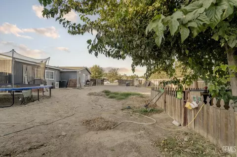 Exterior - 28109 Chaparral Ave, Taft, CA 93268 photo 15 of 17