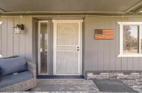 Exterior - 28109 Chaparral Ave, Taft, CA 93268 photo 5 of 17