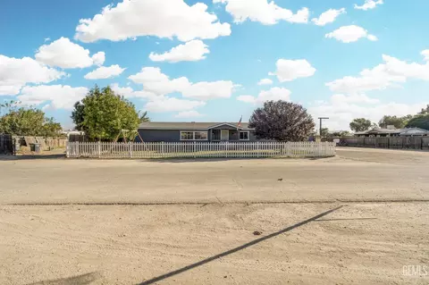 Exterior - 28109 Chaparral Ave, Taft, CA 93268 photo 6 of 17