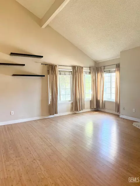 7126 Hanover Cir, Bakersfield, CA 93309