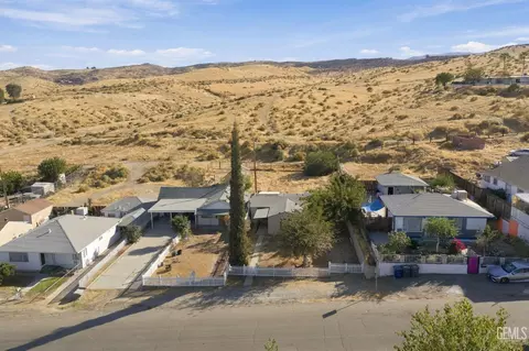 View/Area - 519 F St, Taft, CA 93268 photo 3 of 9