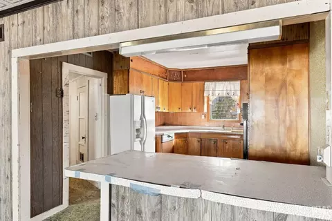 Kitchen - 519 F St, Taft, CA 93268 photo 2 of 7