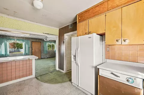 Kitchen - 519 F St, Taft, CA 93268 photo 7 of 7