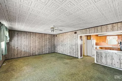 Living - 519 F St, Taft, CA 93268 photo 1 of 4