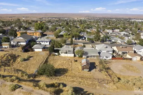View/Area - 519 F St, Taft, CA 93268 photo 8 of 9