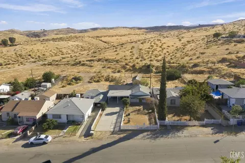 View/Area - 519 F St, Taft, CA 93268 photo 1 of 9