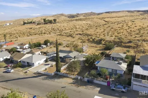 View/Area - 519 F St, Taft, CA 93268 photo 2 of 9