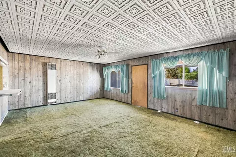 Living - 519 F St, Taft, CA 93268 photo 3 of 4