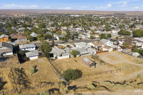 View/Area - 519 F St, Taft, CA 93268 photo 7 of 9