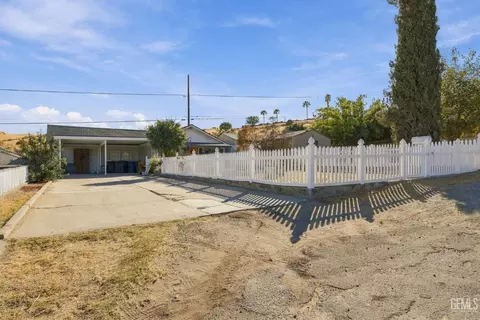 Exterior - 519 F St, Taft, CA 93268 photo 2 of 9