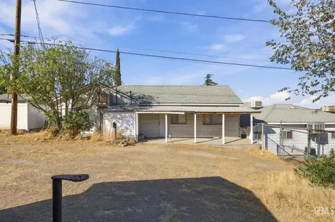 Exterior - 519 F St, Taft, CA 93268 photo 7 of 9