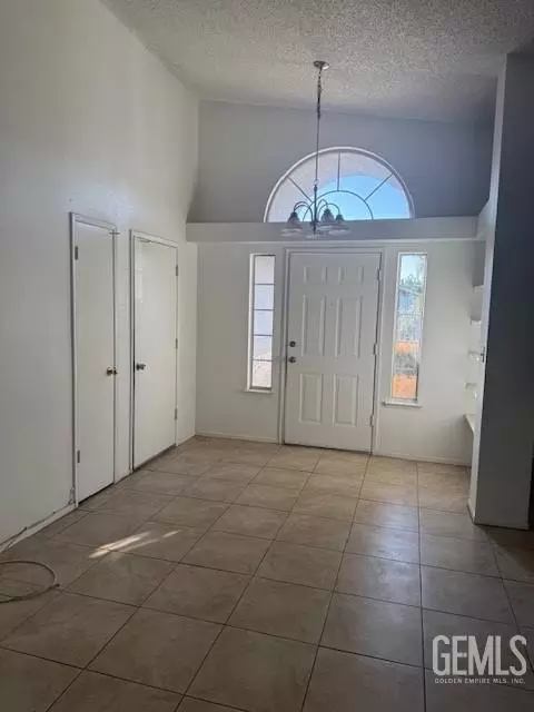 Entry Way - 196 Potter St, Shafter, CA 93263 photo 1 of 2